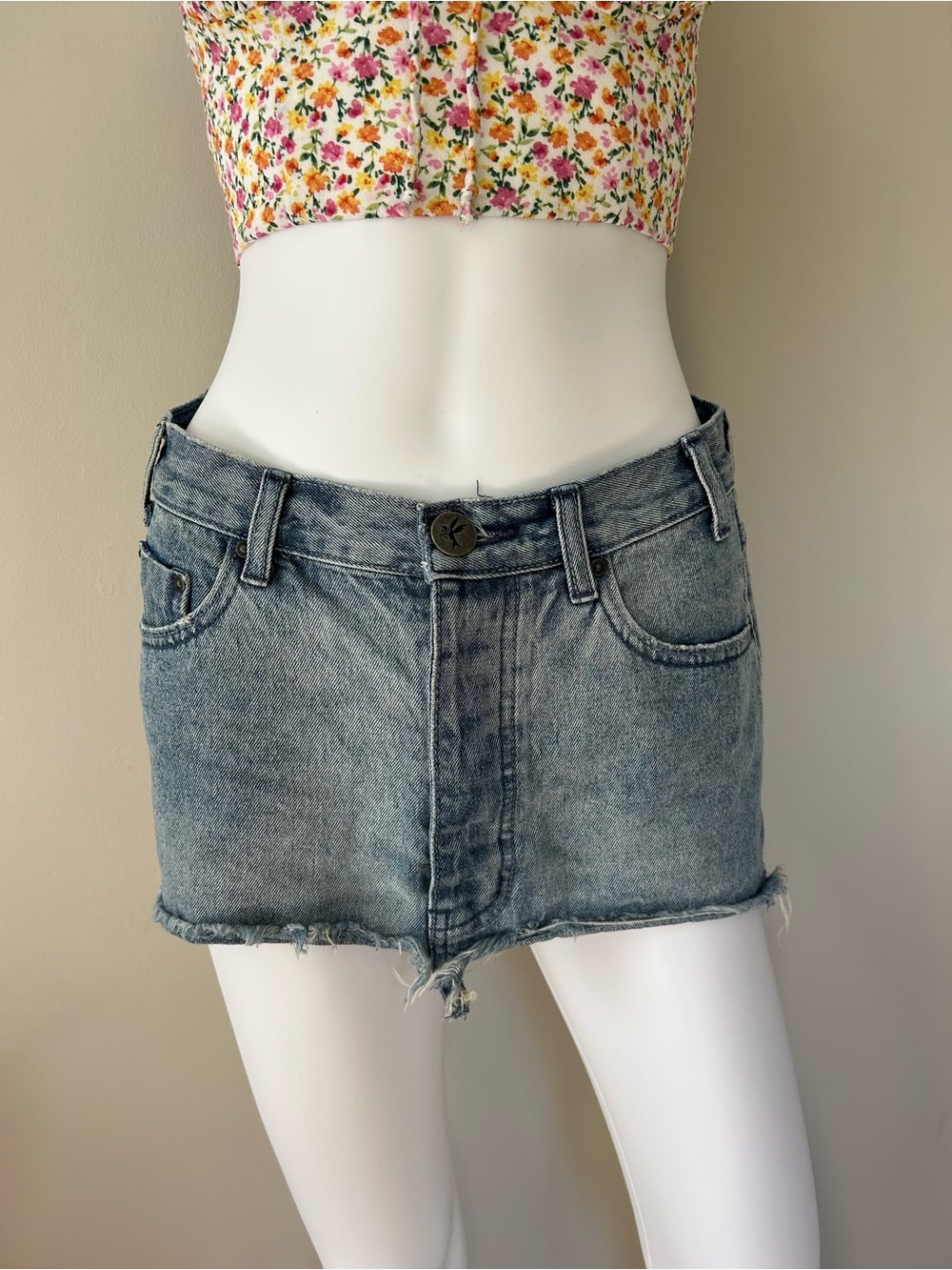One Teaspoon Cut Off Mini Skirt Size 24 Light Wash Denim Raw Hem Y2K